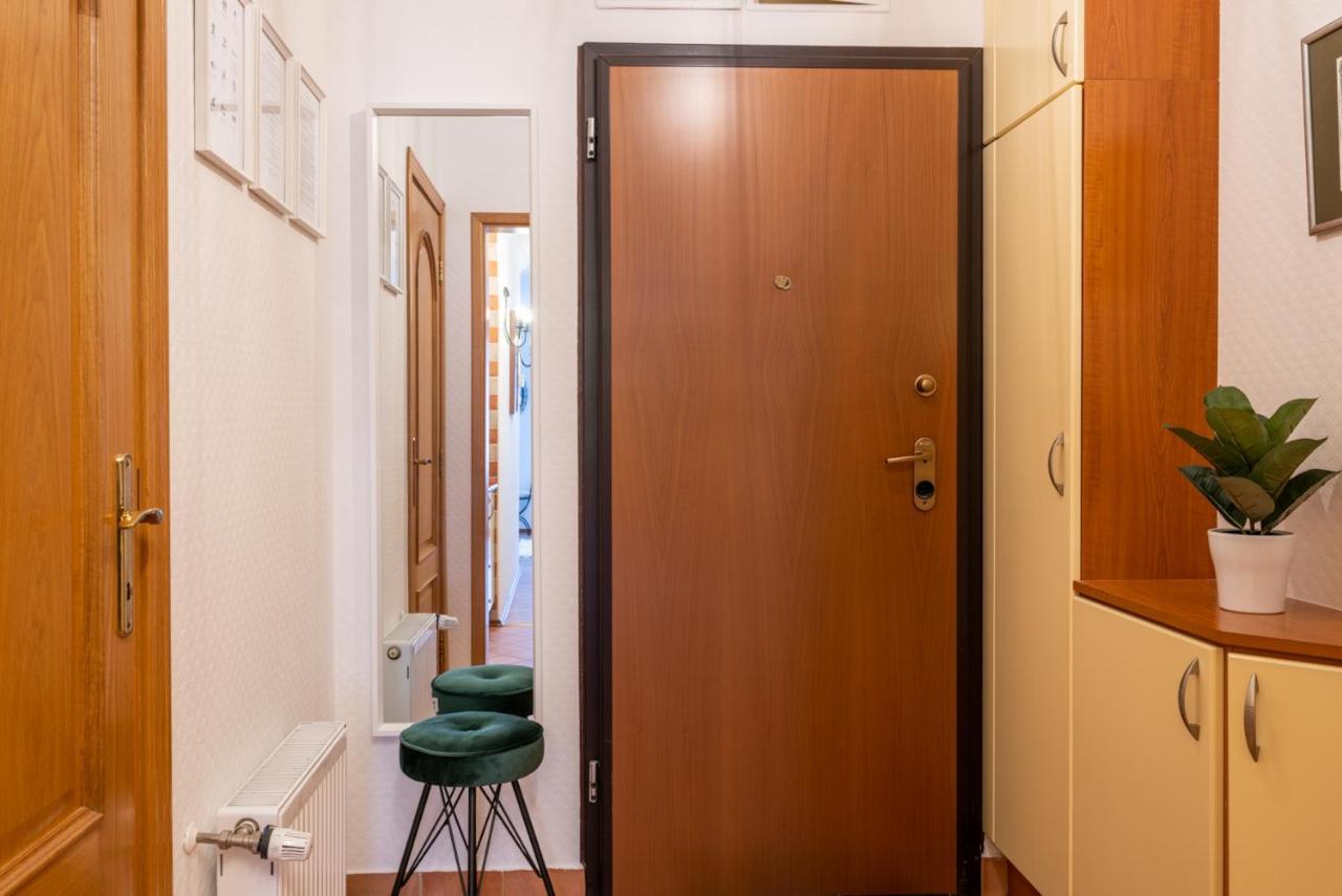 Romantic Secret Garden Apartament